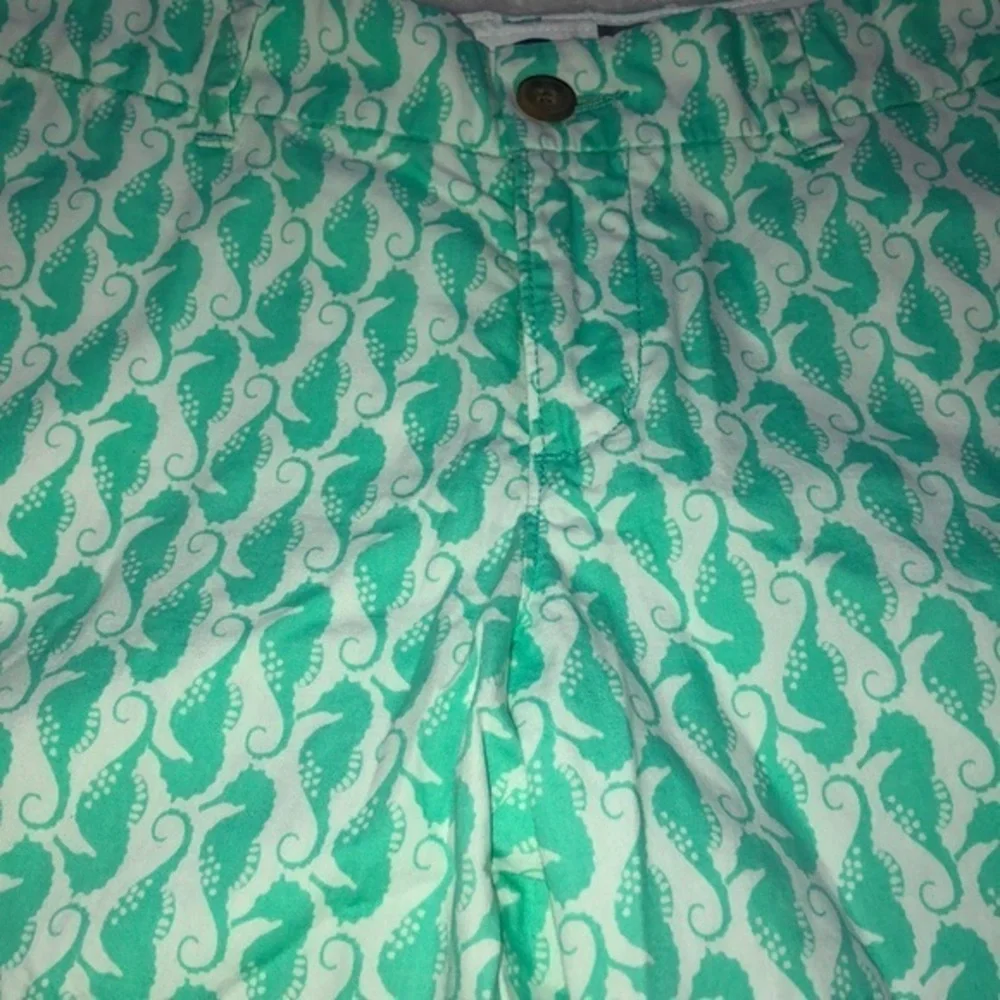 Old Navy Seahorse Print Shorts Size 4‎ Green White